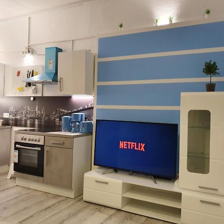 Central Lichtenberger Apartment For 6 People Берлин Екстериор снимка