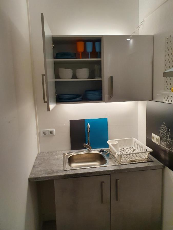 Central Lichtenberger Apartment For 6 People Берлин Екстериор снимка